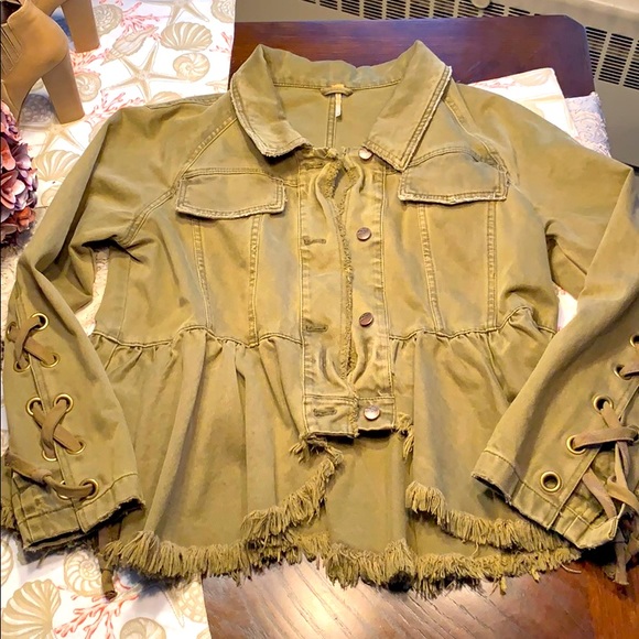 Free people raw edge Jacket size medium - Picture 3 of 10